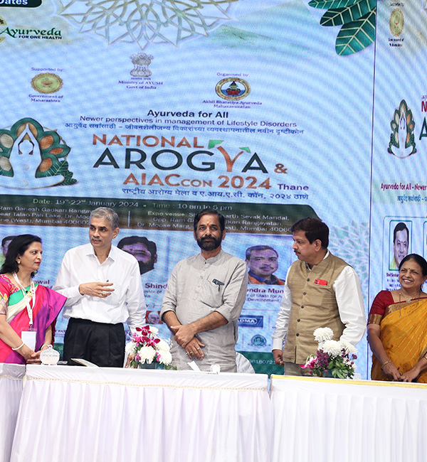 Dr. Shubha Raul, Former Mayor of Mumbai & Shri Vidyadhar Vaishapayan, Board Member, Ntpc Ltd. & Shri Ranjit Puranik, Mnaging Director, Shree Dhootapapeshwar Ltd.